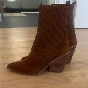 Chestnut Heeled Boots